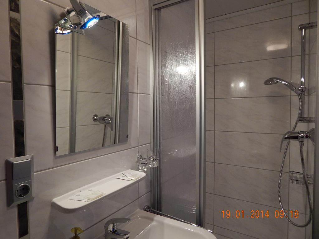 Gaestehaus Am Roemerbad Цел ан дер Мозел Екстериор снимка