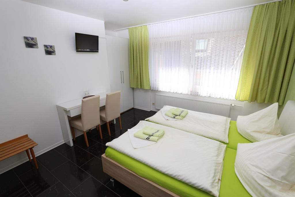 Gaestehaus Am Roemerbad Цел ан дер Мозел Екстериор снимка